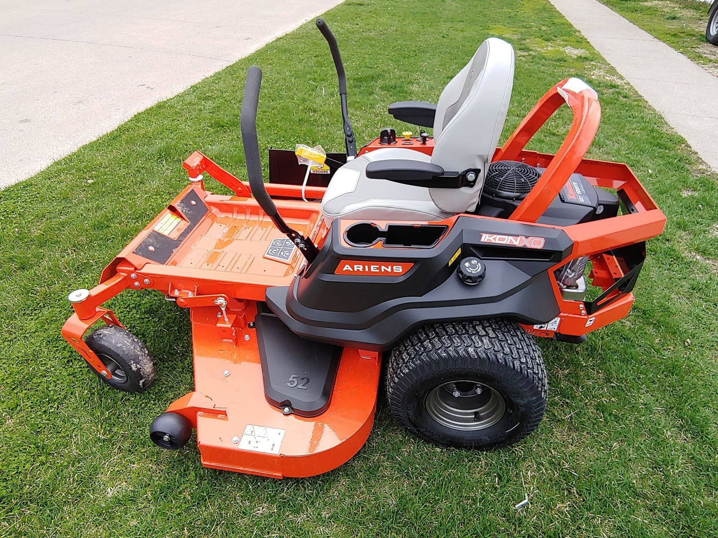 Ariens Edge 52 21.5HP Kawasaki Zero Turn Lawn Mower 915285