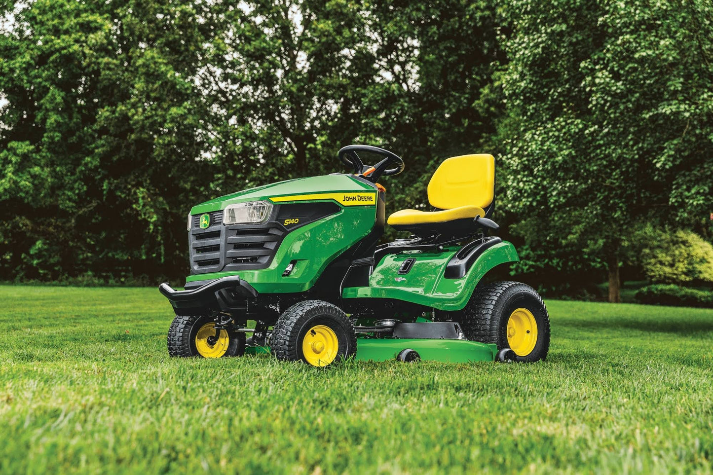 John Deere S140 48 in. 22 HP V-Twin Gas Hydrostatic Riding Lawn